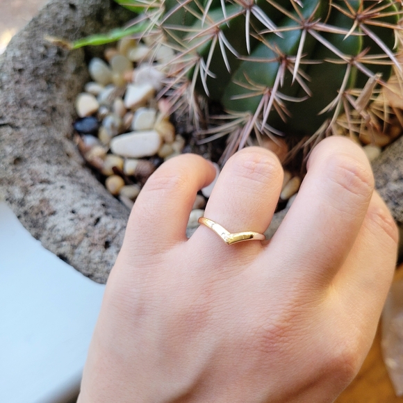 Classic Dainty Gold Arrow Wishbone Ring Band - Picture 1 of 10
